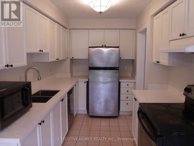 Building Photo - 2550 Thomas St