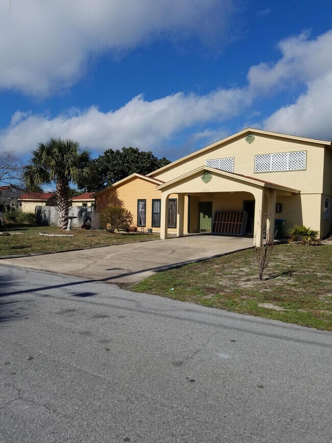 Building Photo - 621 Granada Cir