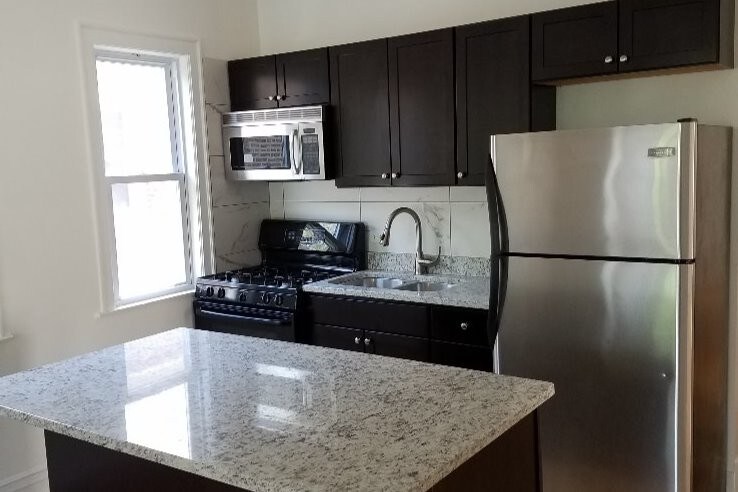 Foto principal - 8548 S Exchange Ave