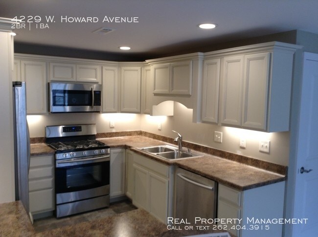 Building Photo - Lower Unit in Gorgeous Iconic Purple House