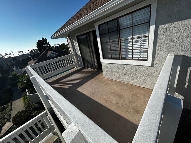 Building Photo - Sunshine and Seabreeze