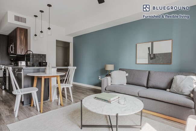 Building Photo - 201 The Promenade N