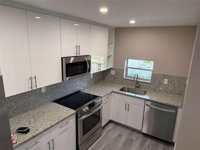 Building Photo - 8962 S Hollybrook Blvd