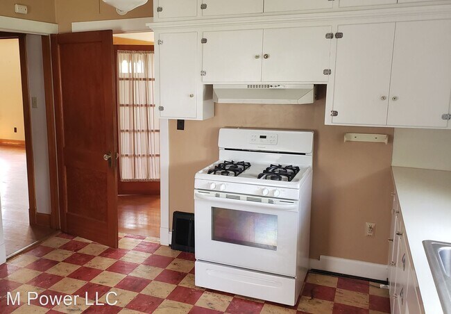 Building Photo - 3 br, 2 bath House - 134 Wayside Dr.