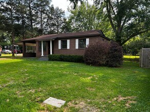 Building Photo - 119 Dewees St