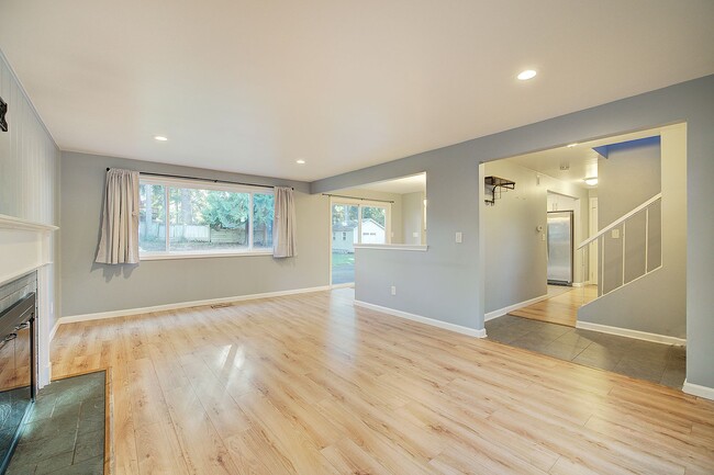 Building Photo - 3bd/1.5ba Bellevue Home