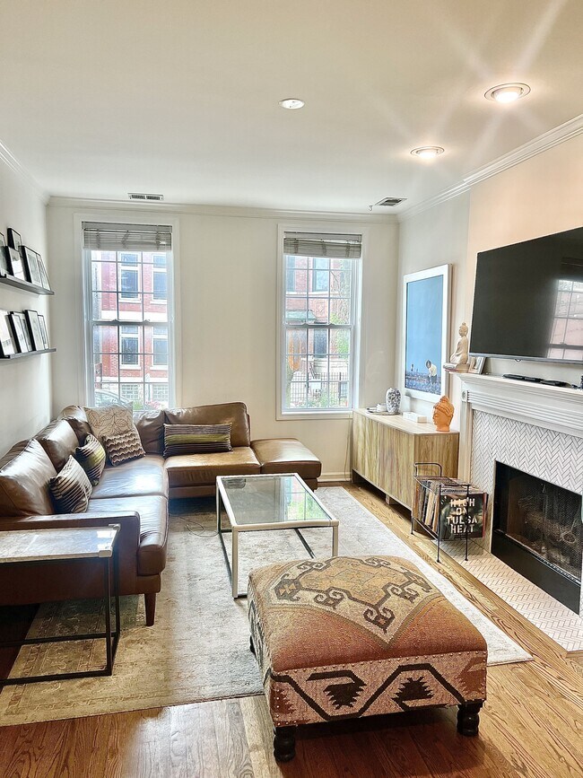 Foto del edificio - 817 N Hermitage Ave