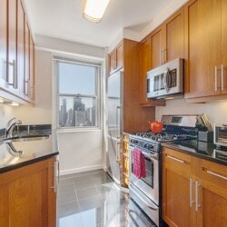 Primary Photo - 300 E 75th St