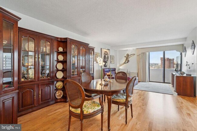 Foto del edificio - 4141 Henderson Rd
