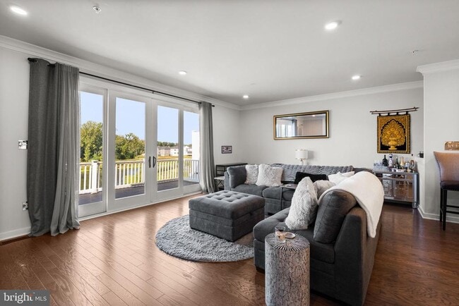 Building Photo - 619 Glenn Lk Dr