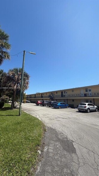 Foto del edificio - 2800 NE 203rd St