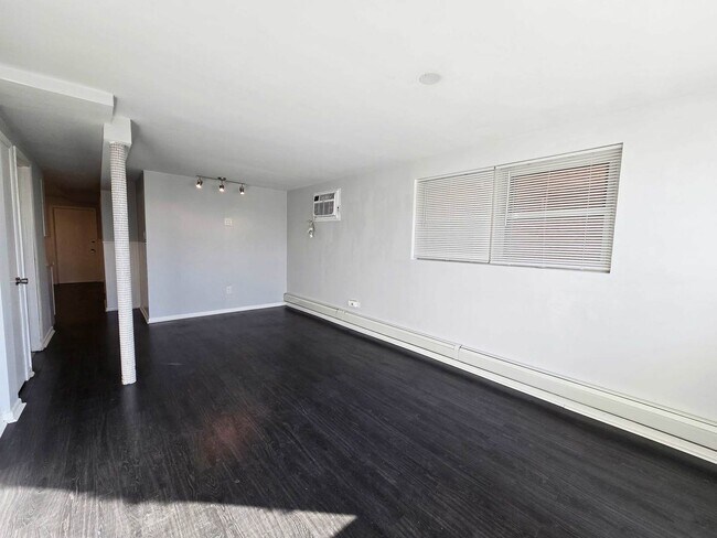 Building Photo - 5972 S Archer Ave