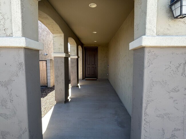 Foto del edificio - 17611 W Missouri Ave