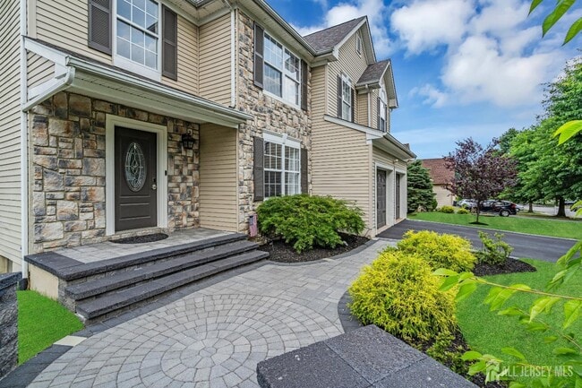 Building Photo - 5 Carrie Dr