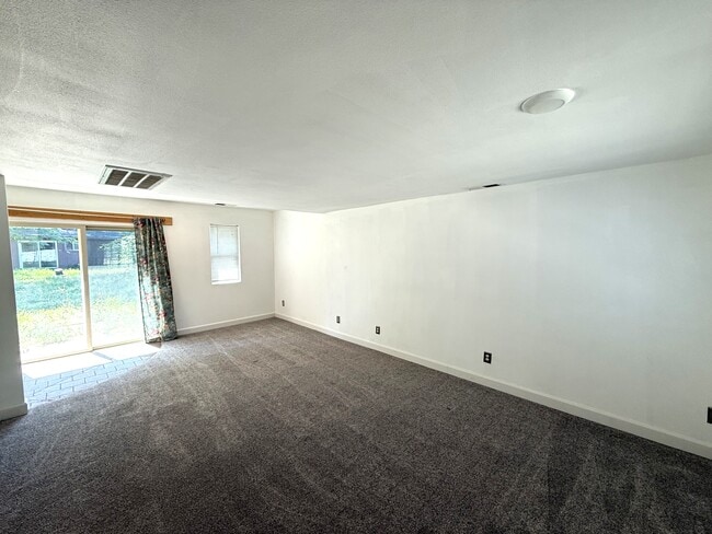 Building Photo - 1328 Bruce St