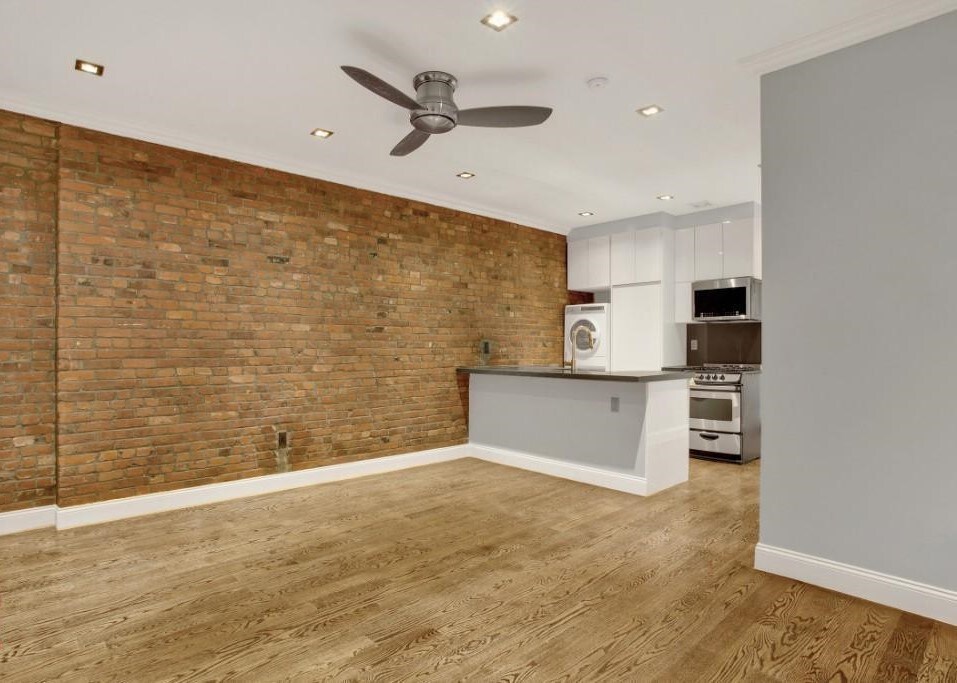 Primary Photo - 635 9th Ave