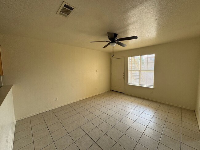 Foto del edificio - 1300 Dugger Cir