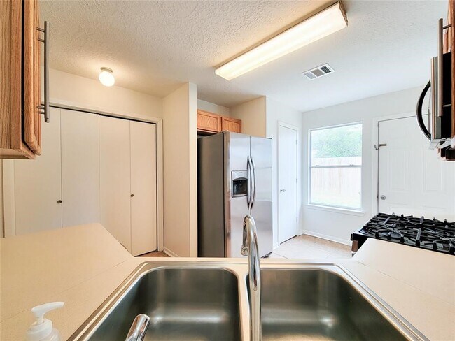 Foto del edificio - 19331 River Bottom Rd