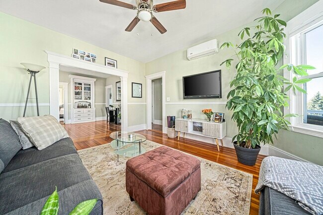 Building Photo - 89 Train St