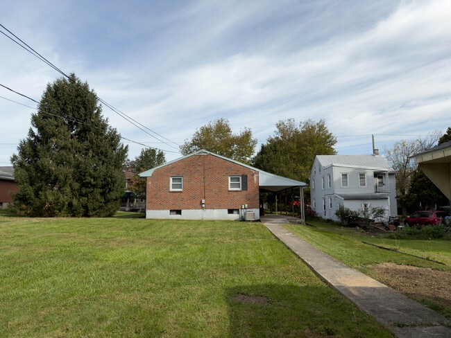 Building Photo - 432 E Main St