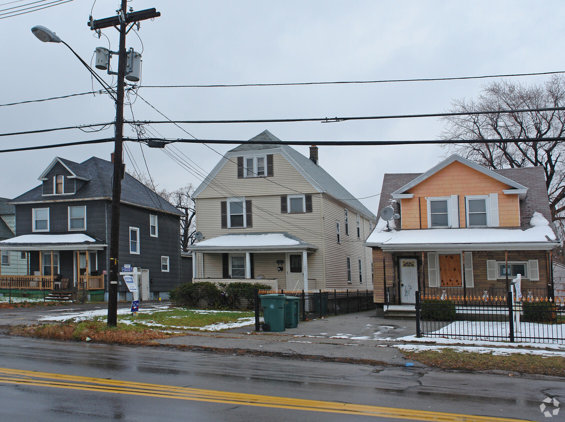 Primary Photo - 380 Seneca Ave