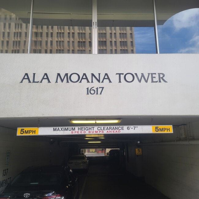 Building Photo - 1617 Kapiolani Blvd