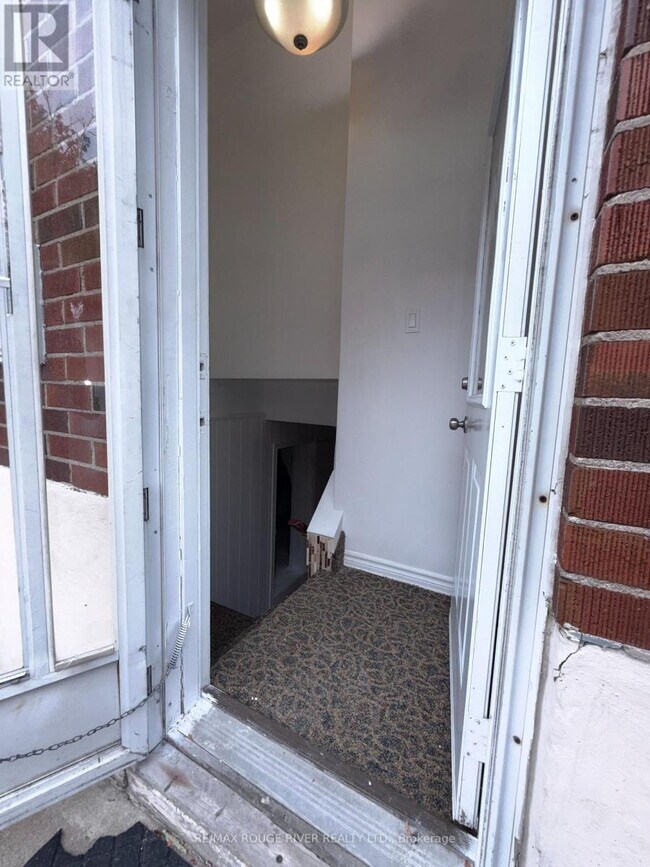 Building Photo - 283 E 45th St