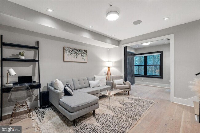 Foto del edificio - 1429 W Street NW Unit 1