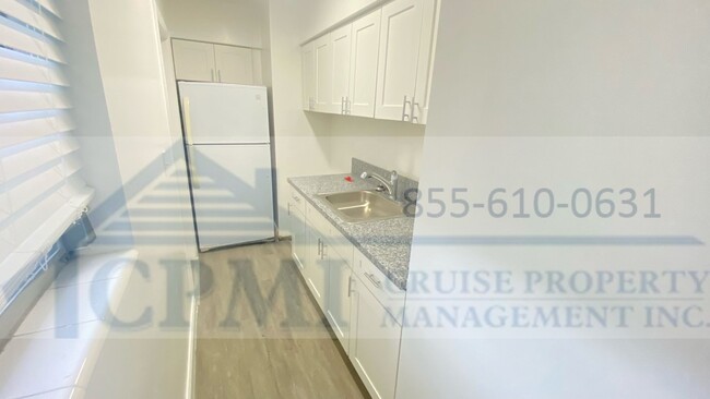 Interior Photo - $995 Deposit w/ approved credit on this Gr...