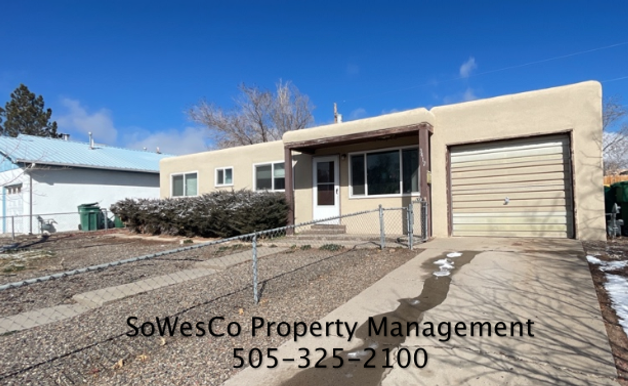 Foto principal - Four Bedroom Home Near College and 30th