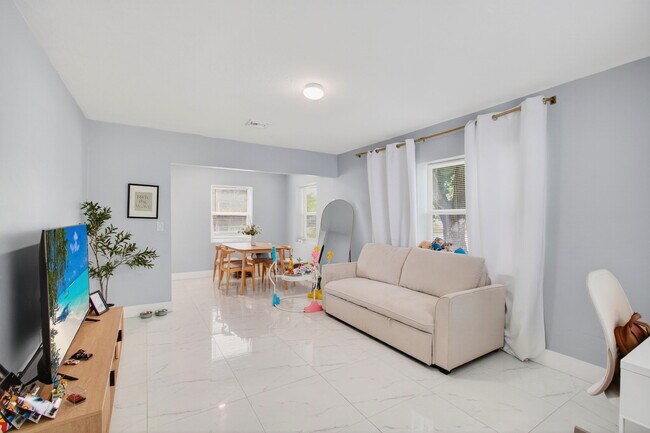 Foto del edificio - 614 N E St