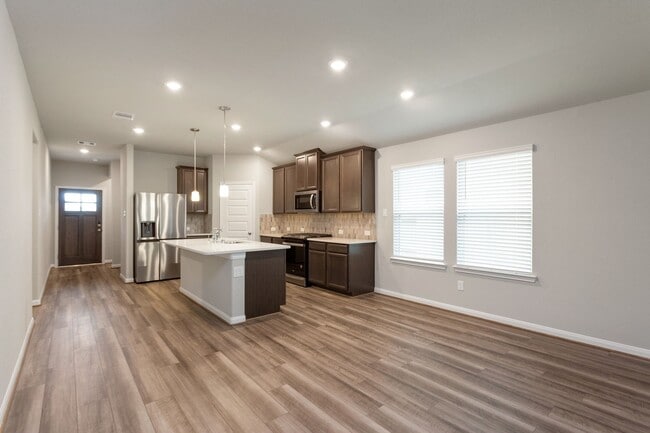 Building Photo - 6915 Lebec Dr