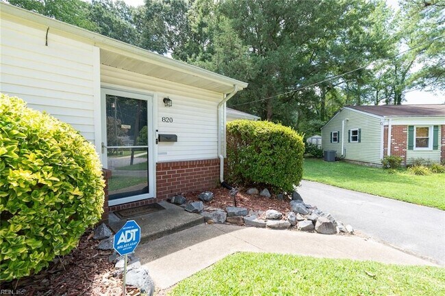 Foto del edificio - 820 Plainsman Ct