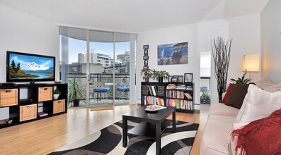 Building Photo - 2045 Nelson St.