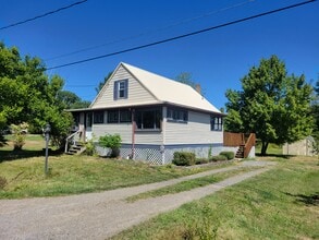 Building Photo - 1494 Thompson Rd