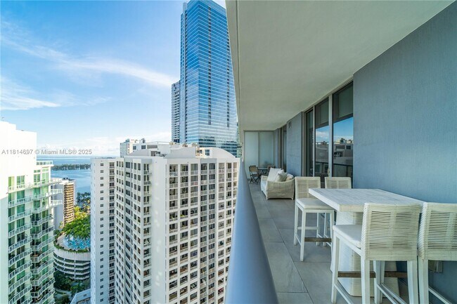 Foto del edificio - 1300 Brickell Bay Dr