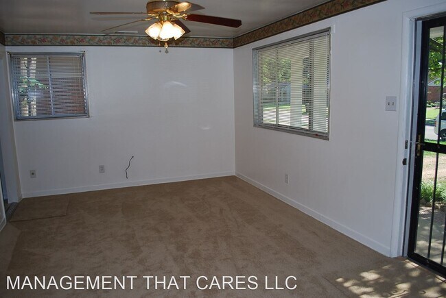 Building Photo - 3 br, 1 bath House - 542 McDermitt Road