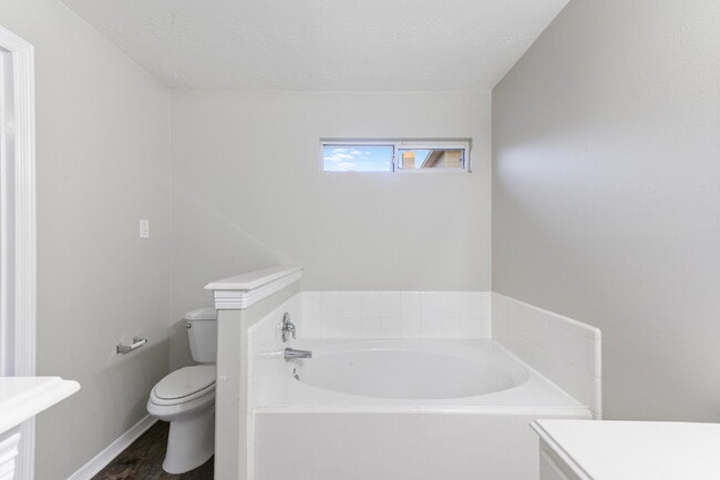 Building Photo - 2434 Montana Blue Dr
