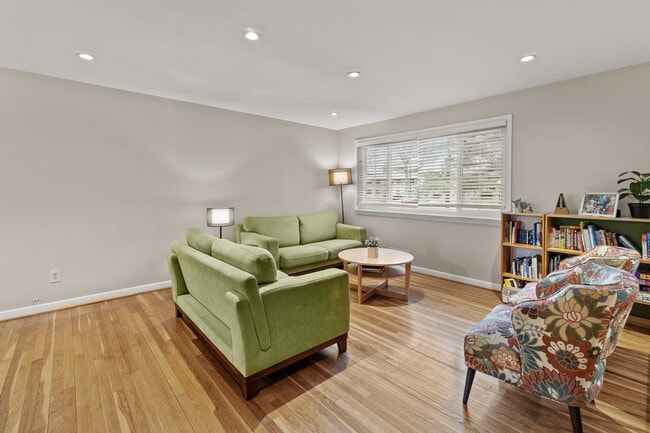 Building Photo - 212 Rollins Ave