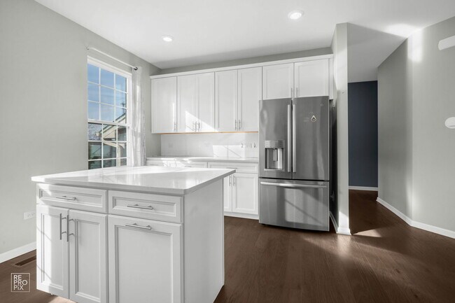 Foto del edificio - 231 Lakeshore Dr