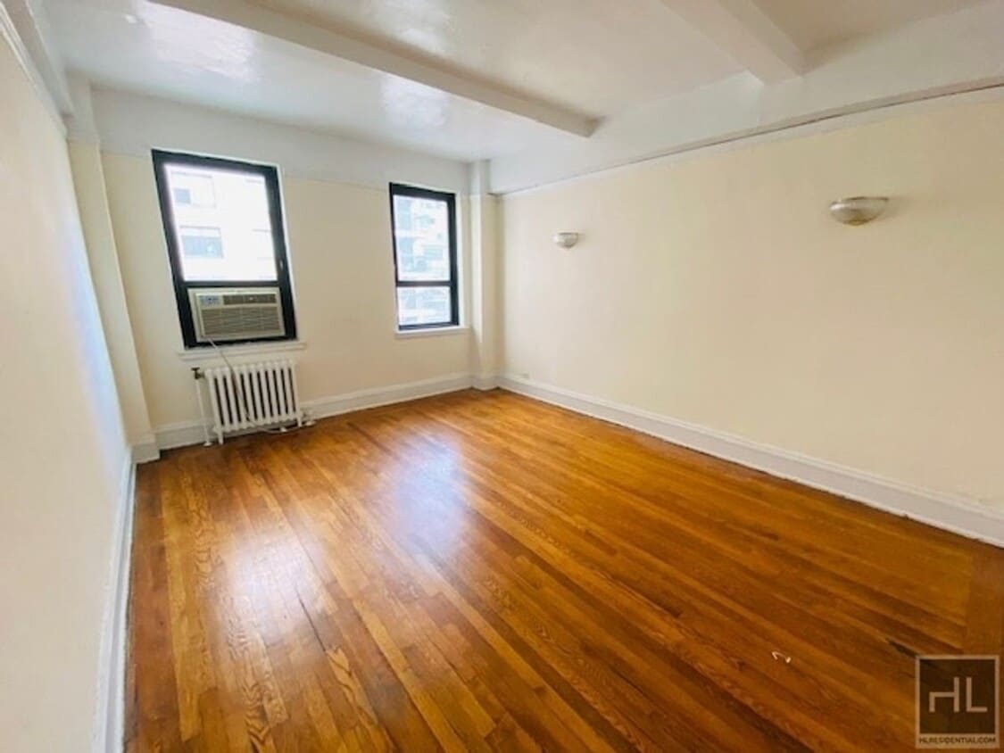 Large Studio on Waverly Place! Doorman, El... Apartment for Rent in