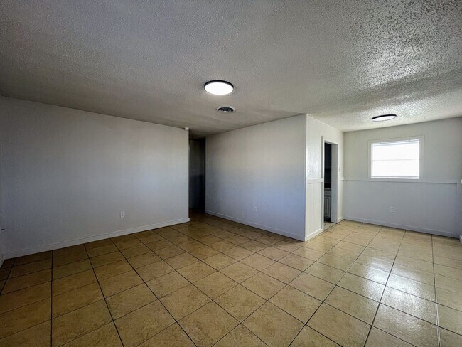 Building Photo - Modern Comfort Meets Texas Charm – Freshly-Renovated 3-Bed Retreat in Big?Spring