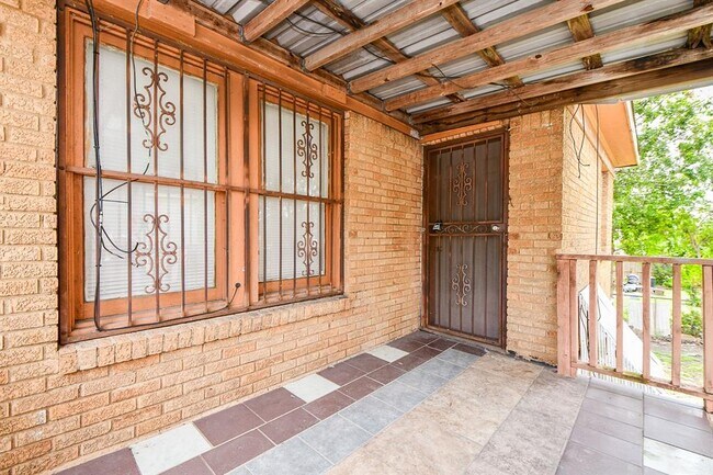 Foto del edificio - 5049 Jefferson St