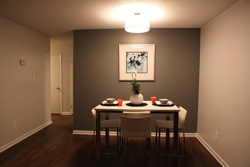 Foto del edificio - 325 Oak Run Dr