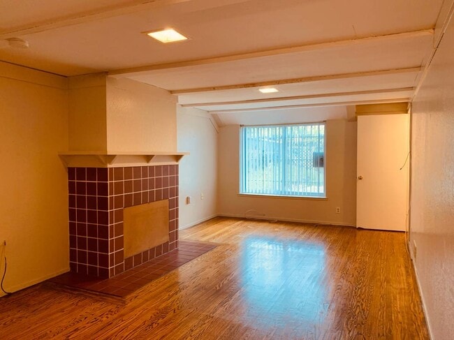 Building Photo - 311 El Dorado Dr