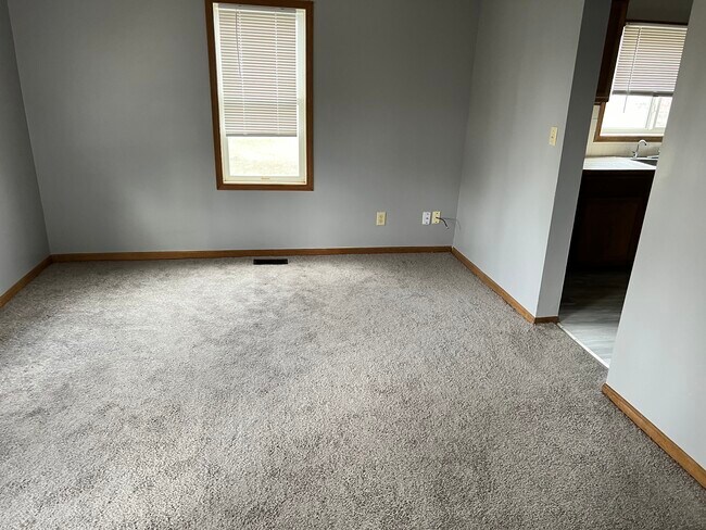 Sala de estar - 325 E Avenue C