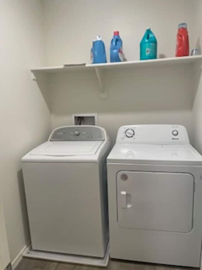 Foto del edificio - Spacious New four bedroom home