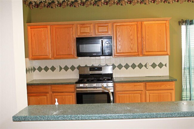 Building Photo - 8511 Cross Country Dr