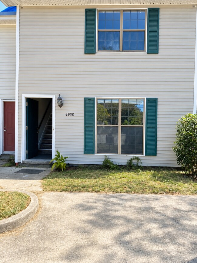 Building Photo - 4938 Log Cabin Dr