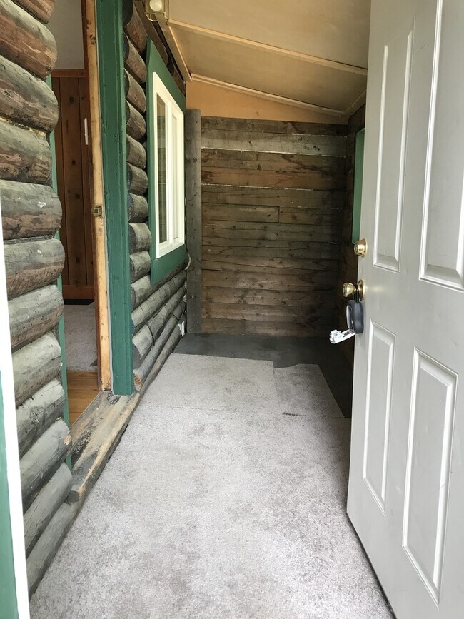 Foto del edificio - Log Home for Rent in North Pole!